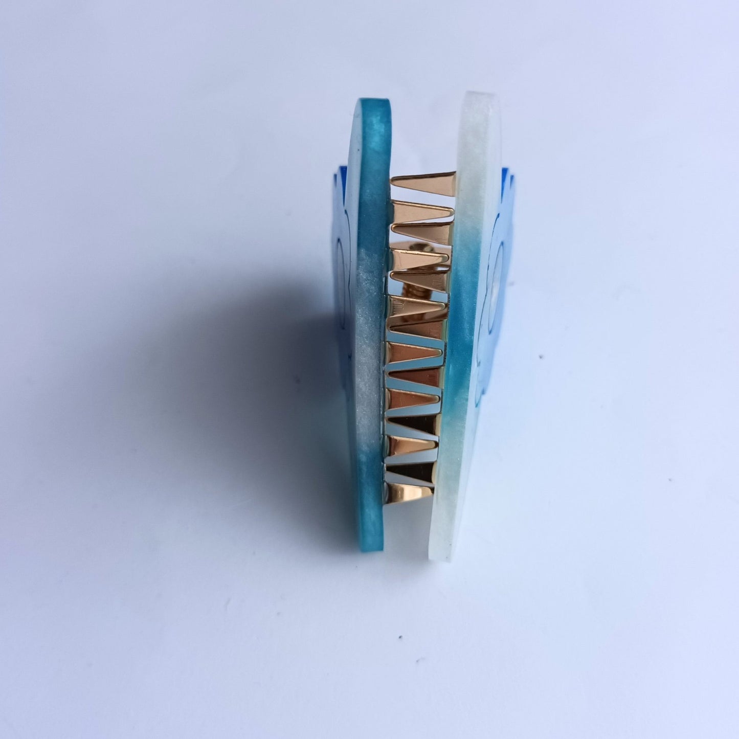 Pince Griffe Fleur en Résine Bleu Océan et Or Scintillant