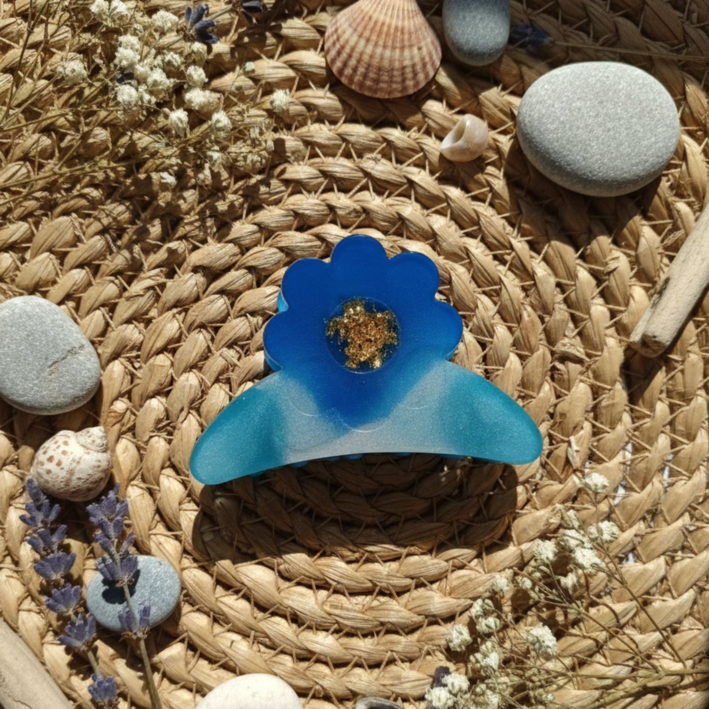 Pince Griffe Fleur en Résine Bleu Océan et Or Scintillant