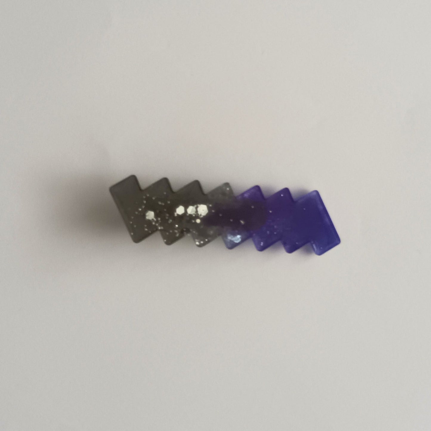 Pince Plate Zig-Zag Bicolore Résine Violet et Gris Étoilé