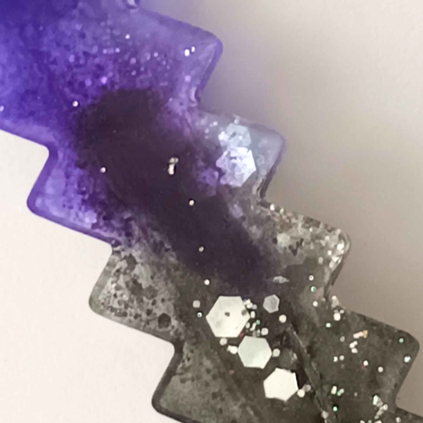 Pince Plate Zig-Zag Bicolore Résine Violet et Gris Étoilé