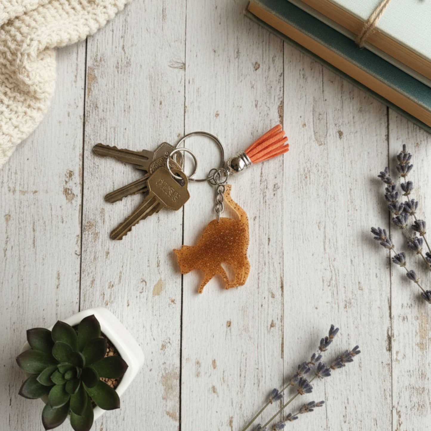 Porte-Clé Chat Silouhette en Résine Caramel Pailletée - Pompom Suédine